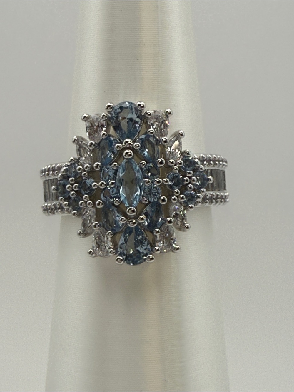 Bomb Party Size 5 on rhodium - blue stones